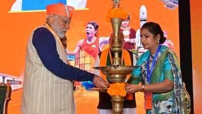 दिल्ली महिला आयोग की अध्यक्षा बनी लता गुप्ता  अध्यक्ष पद की संभाली कमान ।