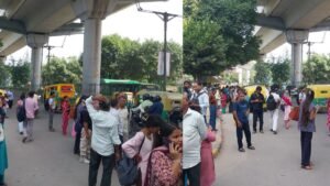 राजधानी दिल्ली में 15 तारीख से शुरू हुई हड़ताल के तीसरे दिन अब दिल्ली के तमाम बस डीपो हुए बंद ।                         