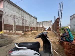 मेरठ विकास प्राधिकरण के अधिकारियों के सहयोग से तैयार किया गया जा चुका पांच मंजिला बेसमेंट सहित कमर्शियल शोरूम का अवैध निर्माण ।