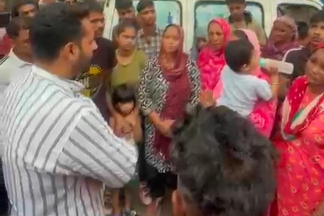 कल्याणपुरी में निगम कर्मचारी दीपक की मौत से मचा हड़कंप, पत्नी ने पार्षद पर लगाए गंभीर आरोप