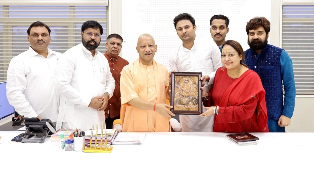लखनऊ में मुख्यमंत्री योगी आदित्यनाथ से विधायक लक्ष्मण चंद्र घोरुई एवं अभिजीत मुखर्जी ने की शिष्टाचार भेंट