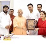 लखनऊ में मुख्यमंत्री योगी आदित्यनाथ से विधायक लक्ष्मण चंद्र घोरुई एवं अभिजीत मुखर्जी ने की शिष्टाचार भेंट