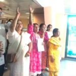 AAP पार्षदों का आरोप है कि उन्हें महापौर से मिलने से रोका गया। इसके बाद बड़ी संख्या में AAP पार्षदों ने विरोध किया ।