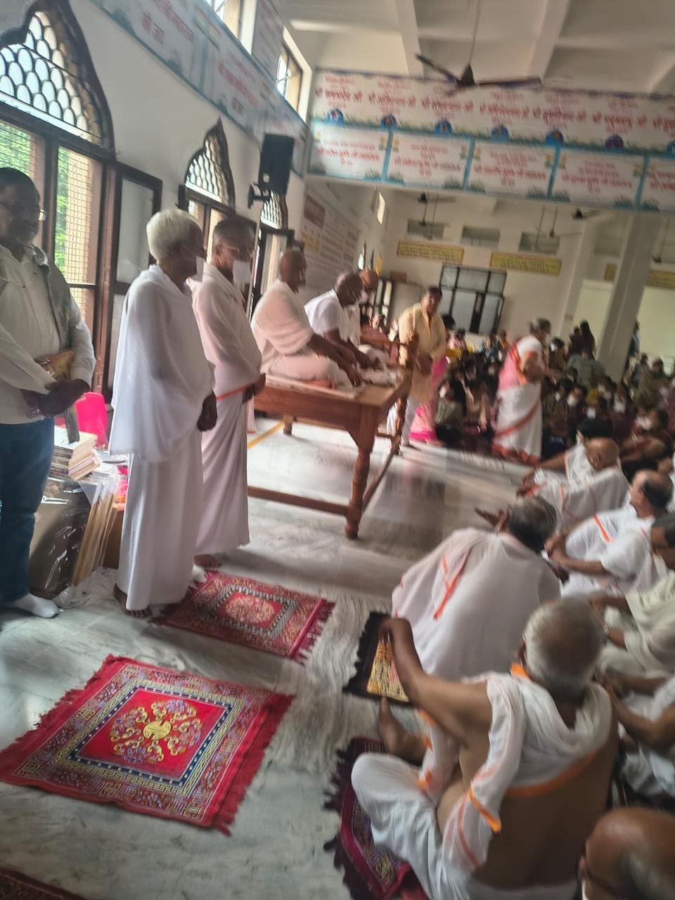 भाजपा पदाधिकारियों ने दिगंबर एवं श्वेतांबर जैन परंपरा के संतों से लिया मंगल आशीर्वाद ।