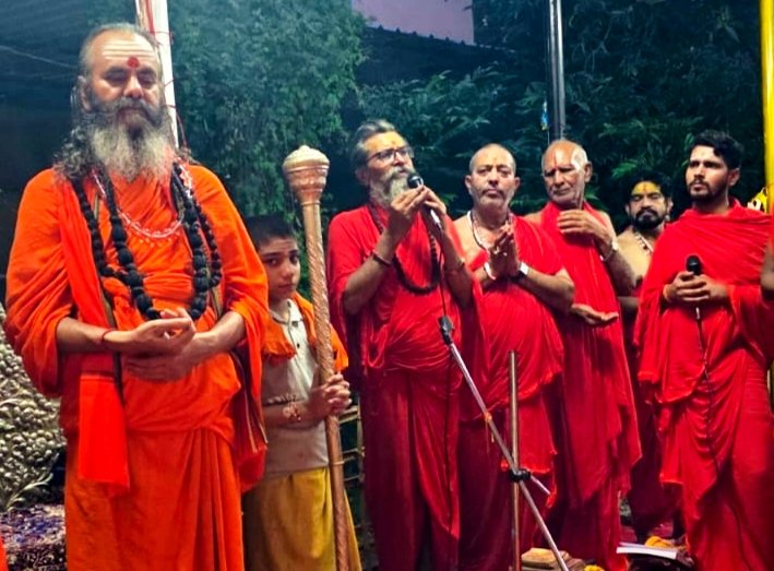 सहस्त्र चंडी महायज्ञ के छठवें दिन मां धूमावती का विशेष पूजन-अनुष्ठान , धर्म एवं आध्यात्मिक चेतना के संरक्षण और संवर्धन का महत्वपूर्ण आयोजन । सहस्त्र चंडी महायज्ञ के छठवें दिन मां धूमावती का विशेष पूजन-अनुष्ठान , धर्म एवं आध्यात्मिक चेतना के संरक्षण और संवर्धन का महत्वपूर्ण आयोजन ।