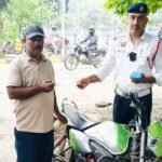 58 चालान पेंडिंग और 3,83,000 रुपए जुर्माना बकाया   गुरुग्राम ट्रेफिक पुलिस ने मोटरसाइकिल को किया इन इंपाउंड ।