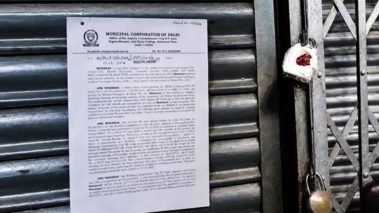चांदनी चौक के कूचा महाजनी में MCD का बड़ा एक्शन, 54 दुकानें सील, सुबह-सुबह कार्रवाई से व्यापारियों में हड़कंप!