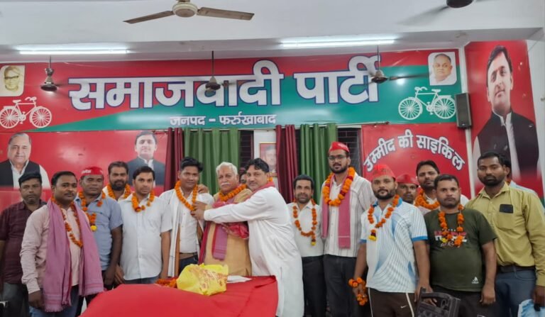 मुलायम सिंह यूथ ब्रिगेड सदर विधानसभा की कमेटी घोषित 2027 के विधानसभा चुनाव में पार्टी की जीत के लिए जुटने का आह्वान ।