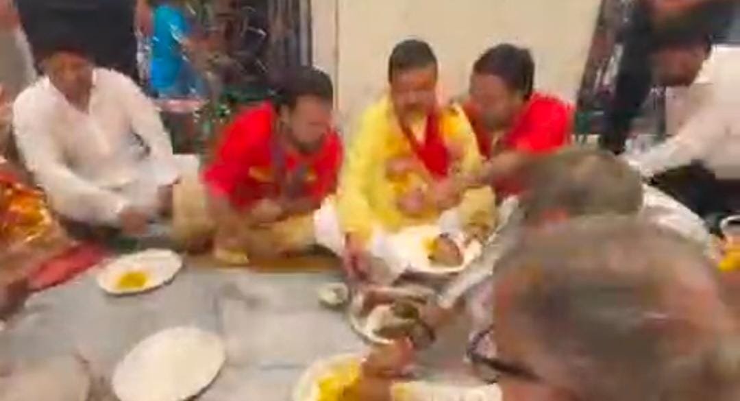 मां काली के प्रसाद में मछली का सिर और बासंती पुलाव, शुभेंदु अधिकारी ने कालीघाट मंदिर का खाया नॉनवेज भोग !