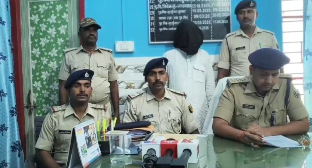 सुल्तानगंज में हथियार का जखीरा बरामद: 2 कट्टा, 1 पिस्टल और 36 जिंदा कारतूस के साथ कुख्यात बबलू मंडल गिरफ्तार। 