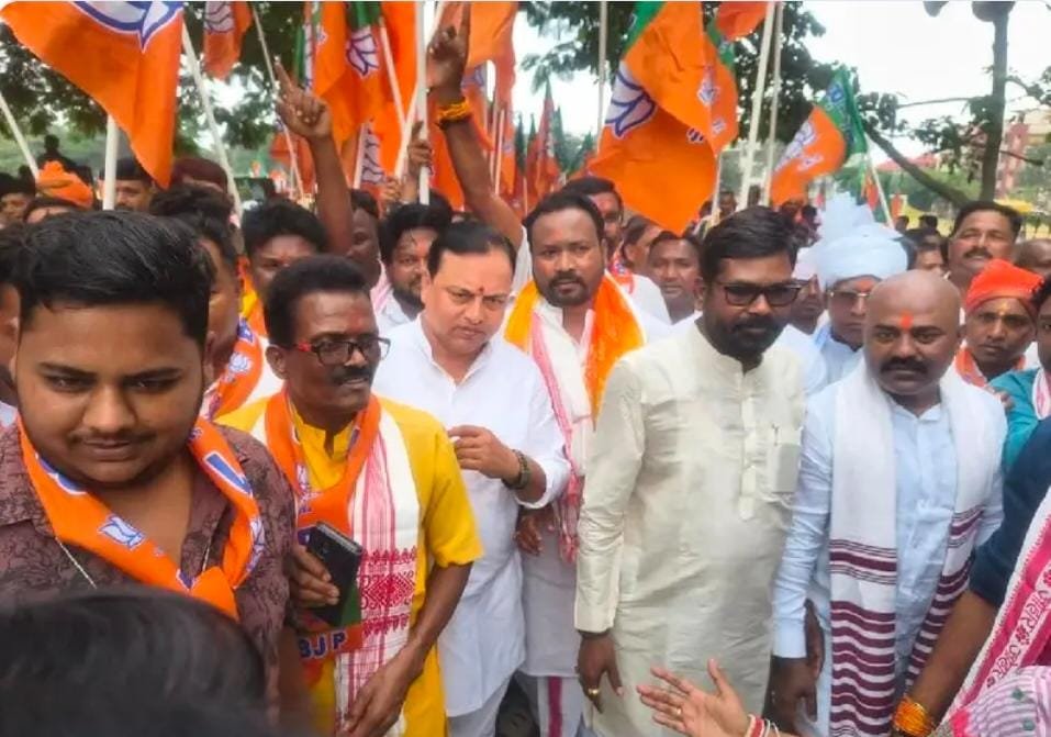 मुड़मा के शक्ति खूंटा में पूजा-अर्चना कर सन्नी टोप्पो ने संभाली प्रदेश अध्यक्ष की जिम्मेदारी** मुड़मा के शक्ति खूंटा में पूजा-अर्चना कर सन्नी टोप्पो ने संभाली प्रदेश अध्यक्ष की जिम्मेदारी**