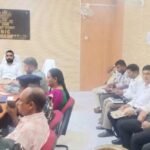 जिला पंचायत राज कार्यालय का डीएम ने किया औचक निरीक्षण फाइलों के त्वरित निष्पादन और कार्यालय में स्वच्छता बनाए रखने का दिया निर्देश ।