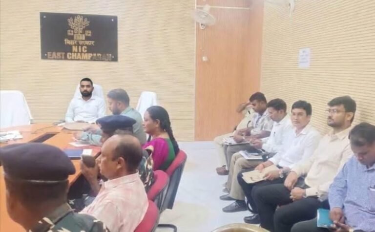 जिला पंचायत राज कार्यालय का डीएम ने किया औचक निरीक्षण फाइलों के त्वरित निष्पादन और कार्यालय में स्वच्छता बनाए रखने का दिया निर्देश ।