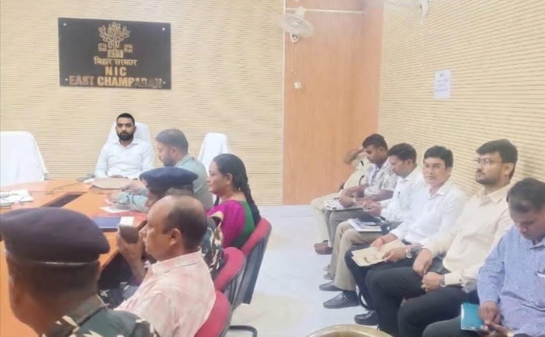 जिला पंचायत राज कार्यालय का डीएम ने किया औचक निरीक्षण फाइलों के त्वरित निष्पादन और कार्यालय में स्वच्छता बनाए रखने का दिया निर्देश ।