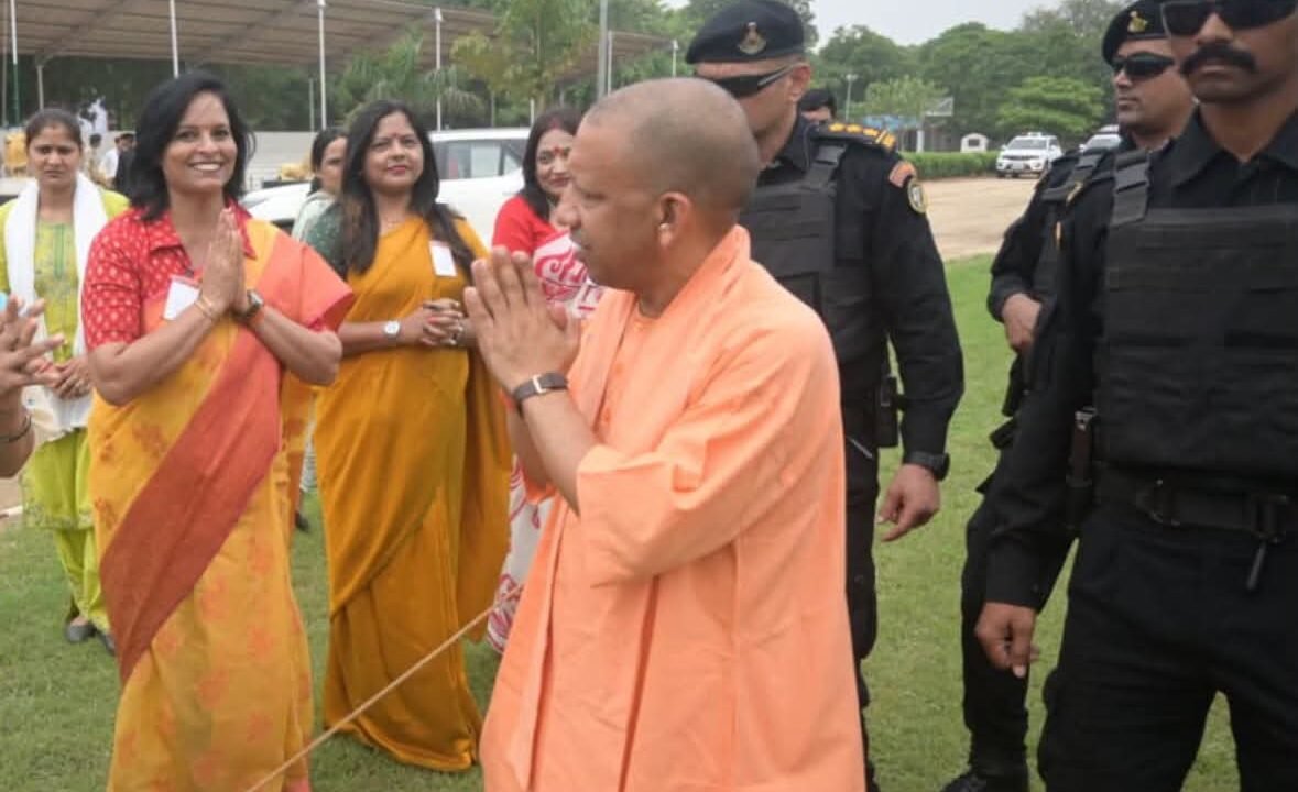 राजनीतिक विरोध के नाम पर संत और संवैधानिक पद का अपमान—आखिर यह कैसी राजनीति ?