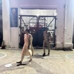 शहीद जुब्बा सहनी केंद्रीय कारा में जिला प्रशासन और पुलिस का औचक छापा, बैरकों की ली गई सघन तलाशी ।
