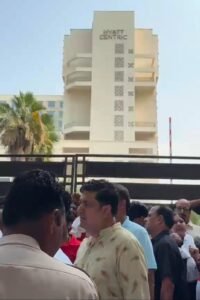 हयात होटल में धर्म परिवर्तन के दावे से मचा हड़कंप, बाहर जुटी भीड़ ने बढ़ाई हलचल  वायरल वीडियो के बाद गरमाया मामला ।