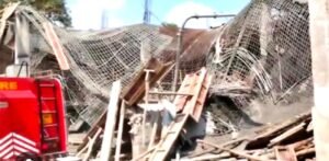 दिल्ली के अलीपुर में बड़ा हादसा, भरभराकर ढहा निर्माणाधीन गोदाम ।