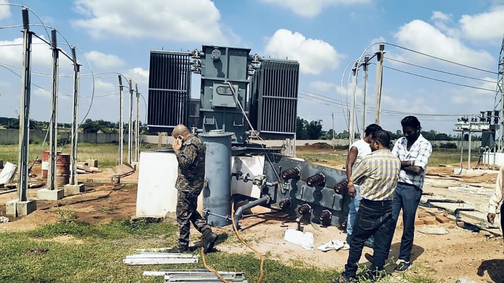 निर्माणाधीन पावर हाउस में हथियारबंद अपराधियों का तांडव,गार्डों को बंधक बनाकर लाखों की लूट, ट्रांसफार्मर तोड़कर तांबा और तेल ले उड़े ।