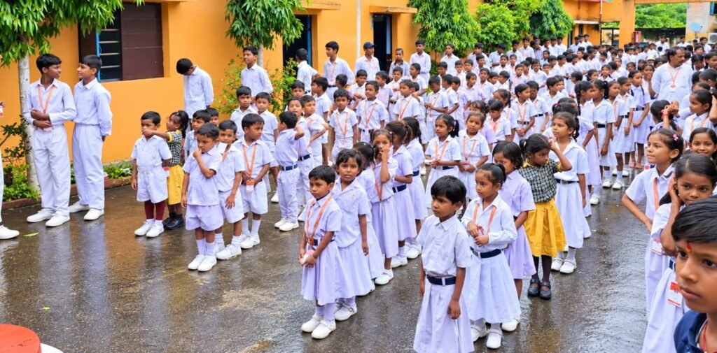 रामदास सिंह सरस्वती विद्या मंदिर में सामूहिक गायन, राष्ट्रभाव और राष्ट्रीय एकता का दिया संदेश. रामदास सिंह सरस्वती विद्या मंदिर में सामूहिक गायन, राष्ट्रभाव और राष्ट्रीय एकता का दिया संदेश.