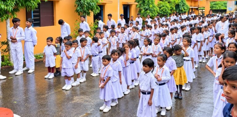 रामदास सिंह सरस्वती विद्या मंदिर में सामूहिक गायन, राष्ट्रभाव और राष्ट्रीय एकता का दिया संदेश.