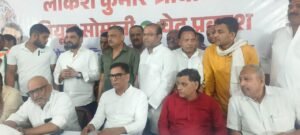 गाजियाबाद के जिला अध्यक्ष सतीश शर्मा एवं महानगर अध्यक्ष वीर सिंह जाटव के नेतृत्व में पहुंचे कांग्रेस पदाधिकारियों और कार्यकर्ताओं की भागीदारी ।