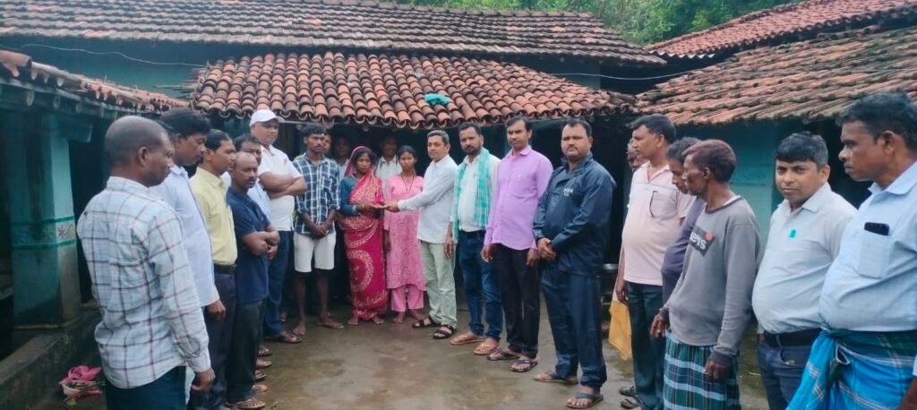 इलाज के अभाव में पारा शिक्षक जागेश्वर टुडू का निधन, शिक्षकों ने जताया शोक