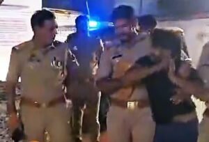 उत्तर प्रदेश के मुजफ्फरनगर में मॉर्निंग वॉक से घर लौट रही महिला से छेड़खानी करने के आरोपी की पहचान भूरा उर्फ कामिल के रूप में हुई है। घटना खतौली कस्बे की बताई जा रही है