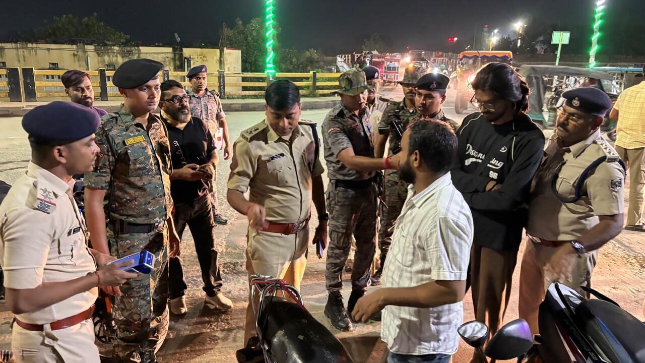 भागलपुर में आधी रात को सड़क पर उतरे IG-SSP, वाहन चेकिंग और पुलिस तैनाती का लिया जायजा*