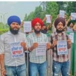 यूनिवर्सिटी के अंदर मॉल को लूट लिया गया लैपटॉप मोबाइलों की दुकानों को लूट लिया