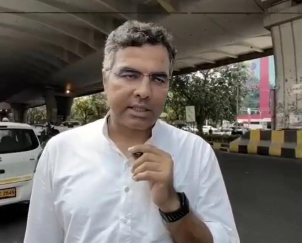 दिल्ली के BJP विधायक एवं PWD मंत्री प्रवेश साहिब सिंह वर्मा ने गुरुद्वारा कमेटी के साथ मिलकर यह वीडियो बनाया है।