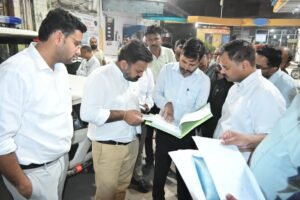 DM, नगर आयुक्त और CDO ने किया रात्रिकालीन निरीक्षण, दीपावली से पहले सड़कें दुरुस्त करने के निर्देश ।