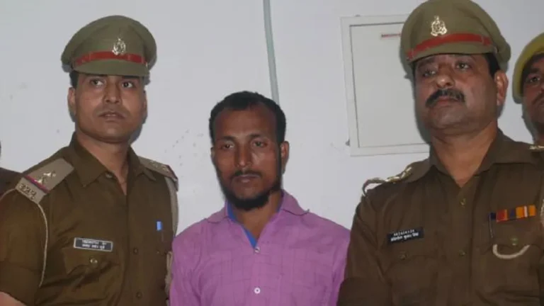 आजमगढ़ में मंगलवार शाम पति ने पत्नी समेत दो पंडितों की गोली मारकर हत्या कर दी। ट्रिपल मर्डर से दहला आजमगढ़ ।