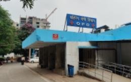 जीवनरक्षक दवाइयों की कमी के आरोप, ऑपरेशन से पहले परिजनों के हाथ थमाई जा रही बाहर की पर्ची? गेट पर धरने से गरमाया मामला ।