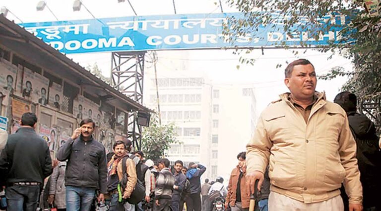 कड़कड़डूमा में दिनदहाड़े बरसीं गोलियां, अजमेर तक दौड़ी दिल्ली पुलिस । 350 से ज्यादा CCTV कैमरों ने खोली फरारी की पूरी कहानी, शूटर अद्दू हथियारों समेत गिरफ्तार ।