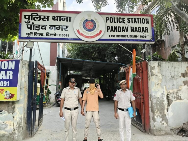 नाबालिग साथी भी पकड़ा गया, वारदात की स्कूटी-2 मोबाइल और पहने कपड़े बरामद
