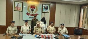 रिटायर शिक्षक पर गोली चलाने वाला अपराधी 24 घंटे में गिरफ्तार, इटालियन पिस्टल समेत हथियार और कारतूस बरामद ।