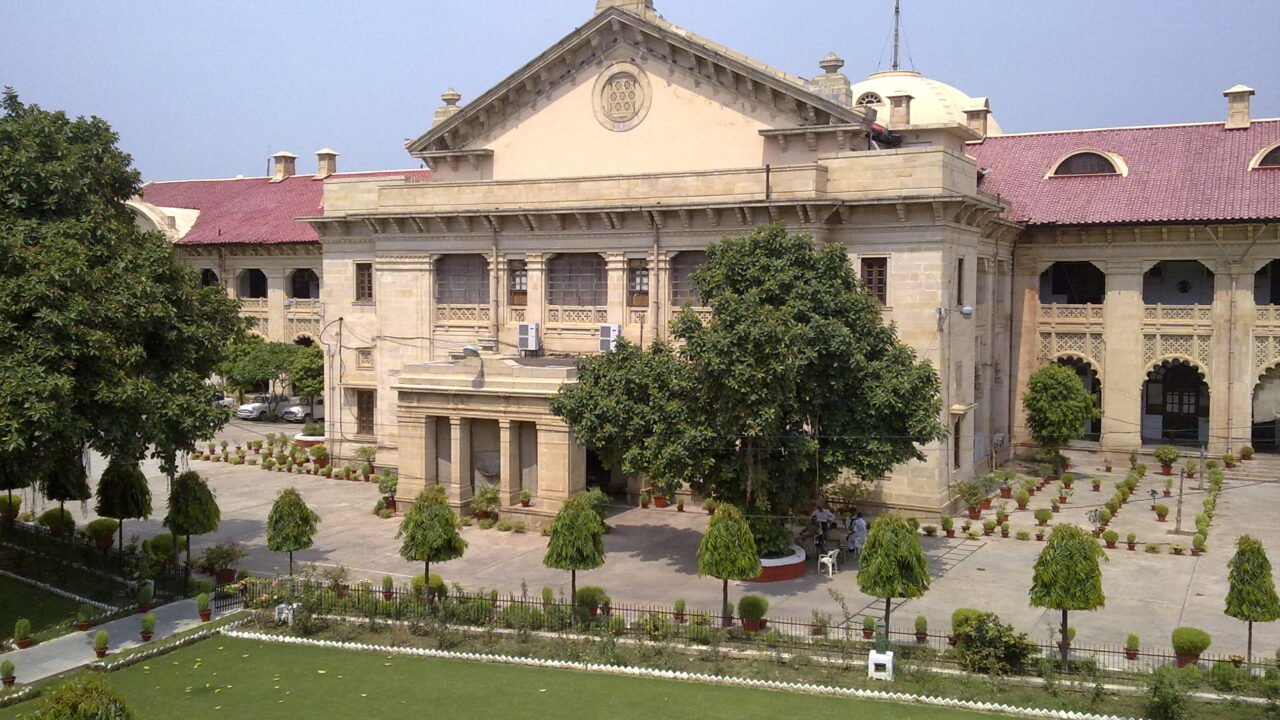 किसान की 23 किस्त रोकने पर हाईकोर्ट सख्त, 6% ब्याज के साथ सभी इंस्टॉलमेंट का आदेश; 5000 का जुर्माना भी लगाया । 