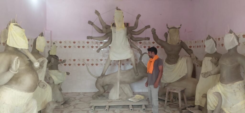 दुमका के मसलिया थाना परिसर में दुर्गा पूजा को लेकर शांति समिति की बैठक संपन्न, हुड़दंगियों पर रहेगी पैनी नजर ।