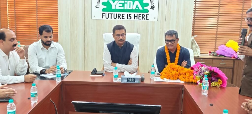 11 वर्ष के लंबे योगदान के बाद शैलेन्द्र भाटिया की यमुना प्राधिकरण से शानदार विदाई । 11 वर्ष के लंबे योगदान के बाद शैलेन्द्र भाटिया की यमुना प्राधिकरण से शानदार विदाई ।