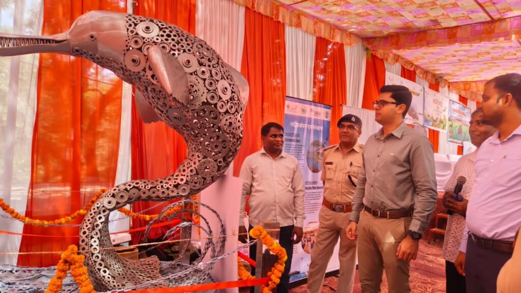 बिजनौर में डॉल्फिन डे पर जागरूकता कार्यक्रम, बच्चों ने बनाई पेंटिंग, इंदिरा पार्क में लगाई लोहे की डॉल्फिन। बिजनौर में डॉल्फिन डे पर जागरूकता कार्यक्रम, बच्चों ने बनाई पेंटिंग, इंदिरा पार्क में लगाई लोहे की डॉल्फिन।