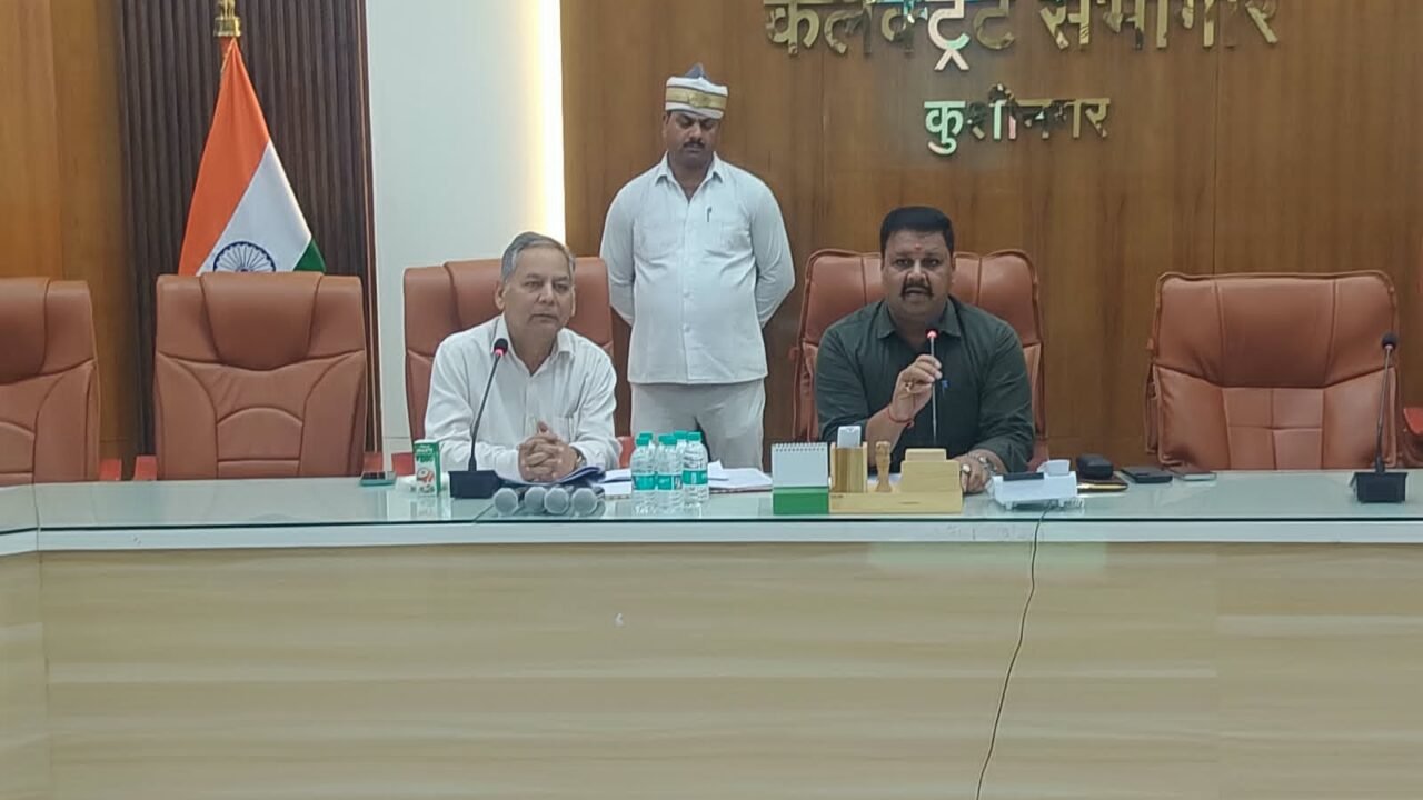एसआईआर को लेकर फुरकान अंसारी का चुनाव आयोग और पीएम मोदी पर किया हमला, बोले- पहले मतदाता चुनते थे नेता, अब नेता चुन रहे मतदाता चुनाव आयुक्त ।