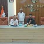 एसआईआर को लेकर फुरकान अंसारी का चुनाव आयोग और पीएम मोदी पर किया हमला, बोले- पहले मतदाता चुनते थे नेता, अब नेता चुन रहे मतदाता चुनाव आयुक्त ।