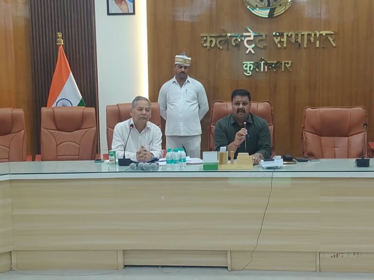 एसआईआर को लेकर फुरकान अंसारी का चुनाव आयोग और पीएम मोदी पर किया हमला, बोले- पहले मतदाता चुनते थे नेता, अब नेता चुन रहे मतदाता चुनाव आयुक्त ।