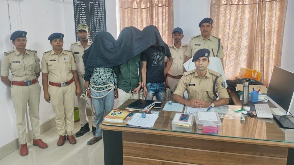 नवगछिया पुलिस को बड़ी कामयाबी: 30 लाख के 204.55 ग्राम स्मैक के साथ 3 अंतरजिला तस्कर गिरफ्तार, बंगाल से लाकर खगड़िया में खपाने की थी तैयारी ।