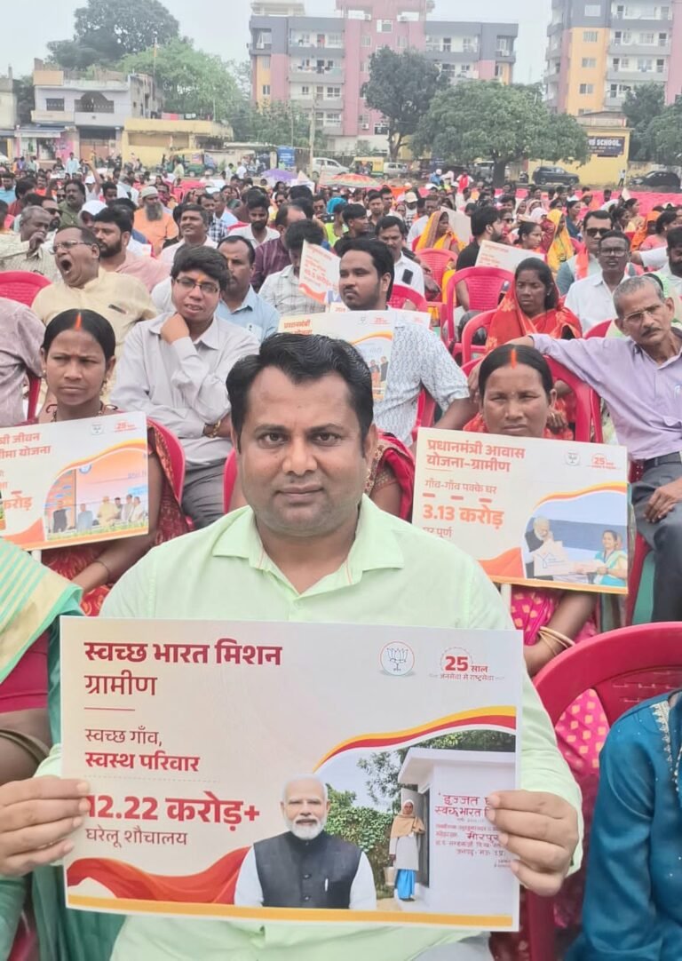 यूपी में SIR पर बड़ा विवाद, मुख्य निर्वाचन अधिकारी की सफाई भी सवालों के घेरे में ।