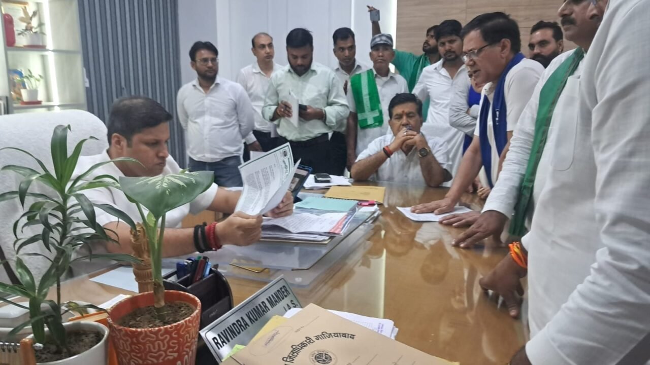 गाजियाबाद  पेरेंट्स एसोसिएशन देश के पूर्व सैनिक को न्याय दिलाने हेतू समर्थन में आगे आया।