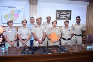 आनंद विहार पुलिस की बडी कार्यवाही एक रेशमा नामक महिला से चोरी के 43 मोबाइल फ़ोन बरामद आरोपी महिला को गिरफ़्तार किया गया ।