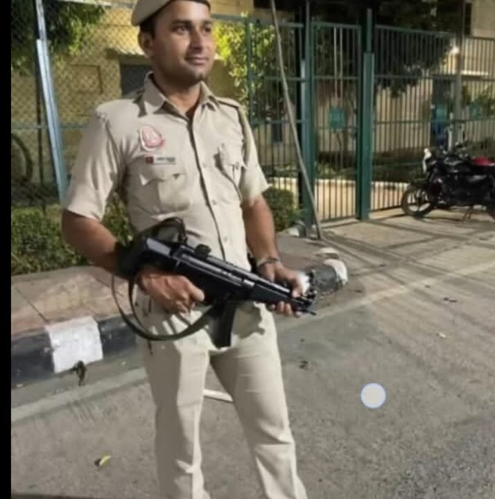 दिल्ली पुलिस के कॉन्स्टेबल अमित यादव के असामयिक निधन पर पूरे दिल्ली एनसीआर लाइव न्यूज़ ग्रुप परिवार की ओर से भावपूर्ण श्रद्धांजलि।