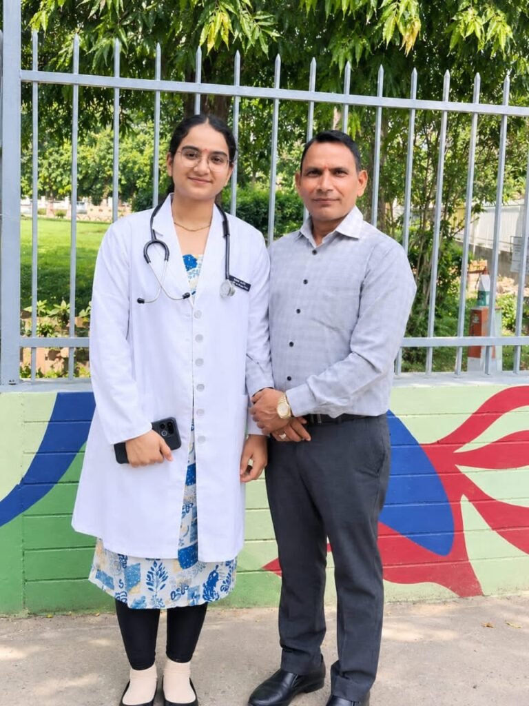 गगनदीप भारती का इंडियन आर्मी सुपरीटेंडेंट इनकम टैक्स, के पद पर झंडा गाड़ने के बाद, बुलबुल भारती ने चिकित्सा क्षेत्र में किया परिवार का नाम रोशन।